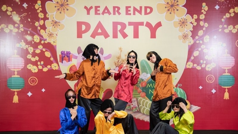 background-year-end-party-1