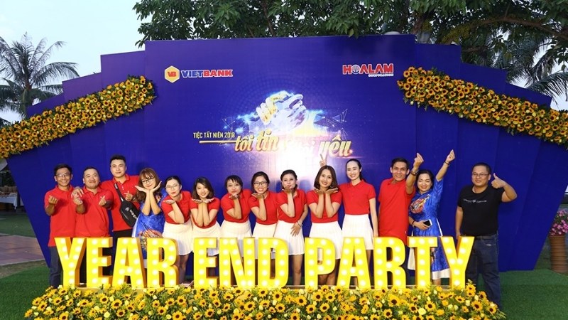 background-year-end-party-22