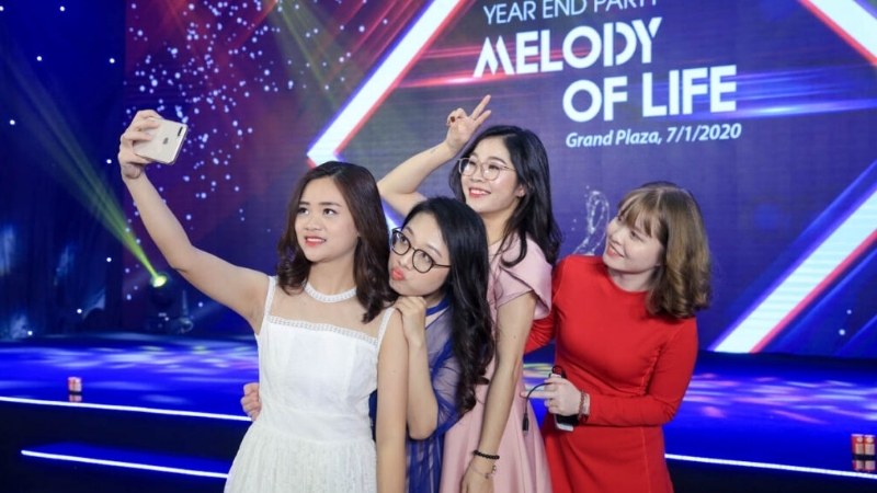 background-year-end-party-3